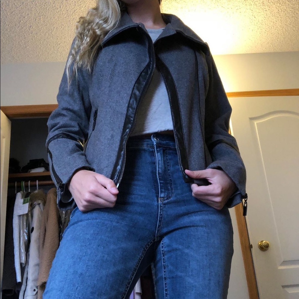 Guess Cropped Wool Jacket - Picture 3 of 3